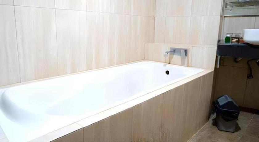 Hotel Ahava Magelang Esterno foto